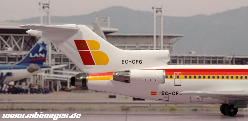 DA.C - NEW PHOTOS: Aeroclassics Iberia B 727-256A EC-CFG